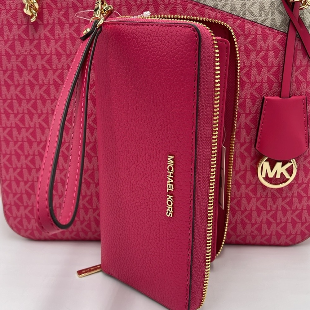 MICHAEL KORS
Leather Continental Wristlet Phone Case Wallet 
Electric Pink 
NWT